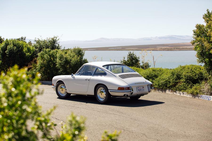  Porsche 911 2.0 Coupe 1965 года  (NA) (фото 16 из 33)